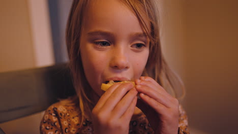 Little-girl-tastes-a-slice-of-sour-lemon-and-reacts-dramatically