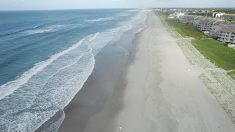 Drohnenaufnahme-Des-Strandes-In-Atlantic-Beach-North-Carolina