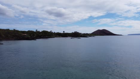 Drohnenaufnahme-Der-Küste-Und-Landschaft-Von-Maui