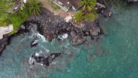 Zentrale-Aufnahme-Eines-Fantastischen-Schnorchelplatzes-Neben-Wunderschönen-Häusern-In-Hawaii