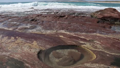 Kalbarri-Rock-Pools-Waves-Crashing-In-Background,-Western-Australia