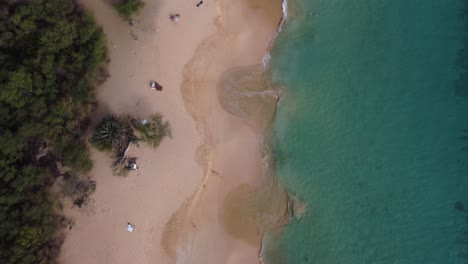 Cinematic-cenital-shot-of-Maui´s-most-beautiful-beach