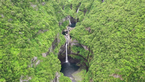 Flight-towards-the-beautiful-Takamaka-waterfalls-on-the-Marsouins-River,-Reunion-Island
