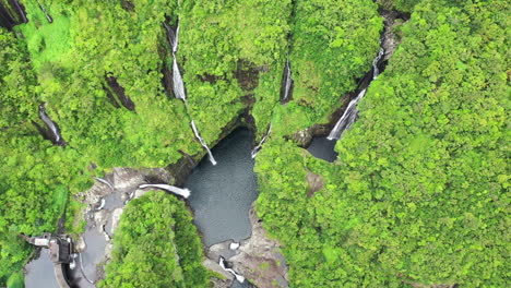 Aerial-view-directly-above-the-Takamaka-waterfalls-on-the-Marsouins-River,-Reunion-Island