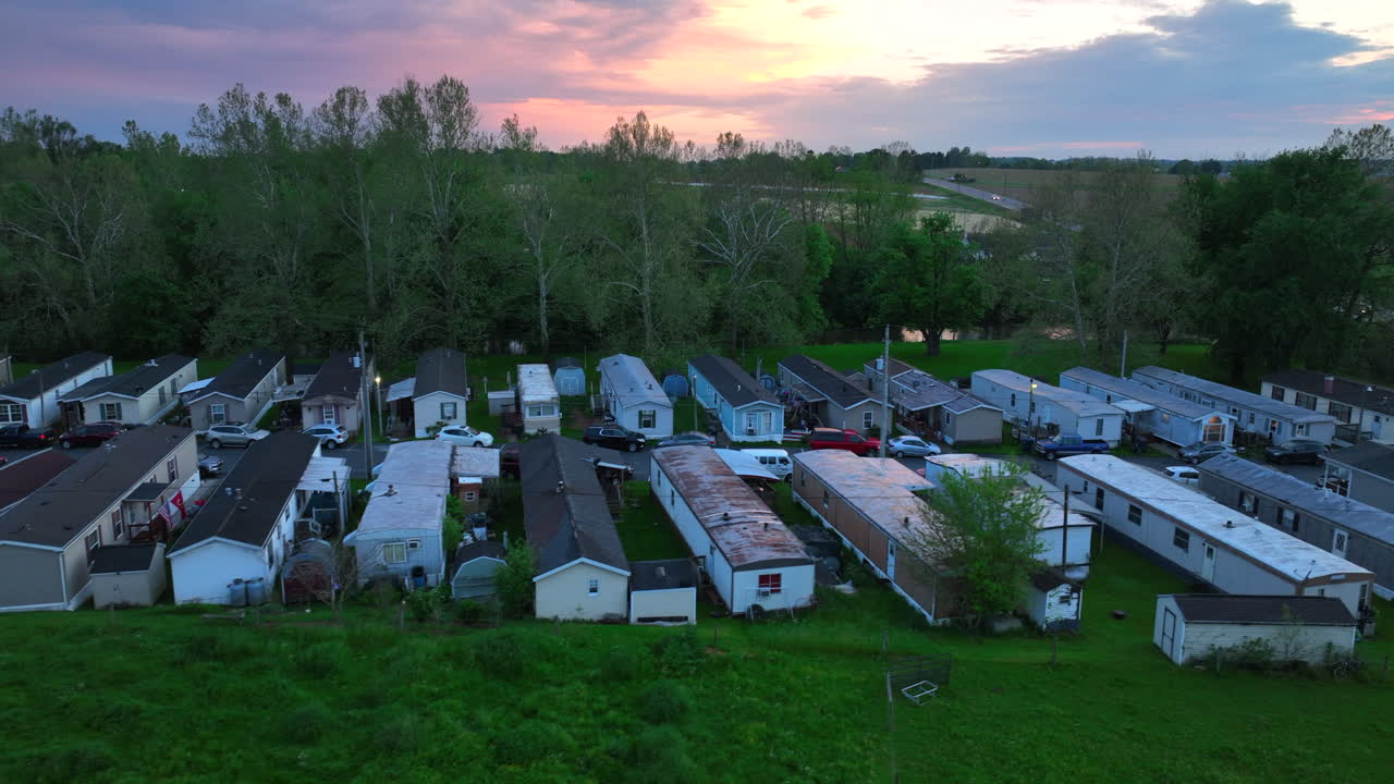 Vídeo Premium - Vista aérea del parque de casas rodantes en américa