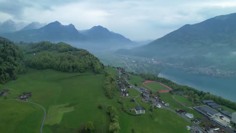 Paisaje-Hipnótico-Del-Cantón-De-Filzbach-De-Glarus-En-Antena-De-Suiza