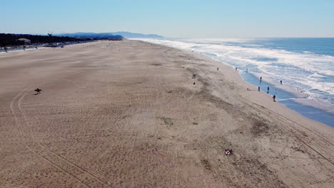Pristine-And-Touristic-Ocean-Beach-In-San-Francisco,-California-During-Summertime