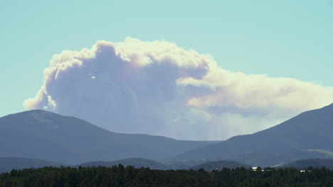 Timelapse-of-Calf-Canyon-Hermits-Peak-wildfire-smoke,-New-Mexico-2022
