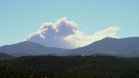 Timelapse-of-Calf-Canyon-Hermit's-Peak-Wildfire-Smoke,-New-Mexico-2022