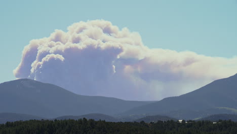 Calf-Canyon-Hermits-Peak-Wildfire-Smoke-over-mountains-in-New-Mexico