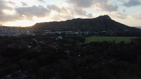4K-cinematic-drone-shot-of-the-sun-rising-over-Diamond-Head-near-Waikiki-on-the-Hawaiian-Island-of-Oahu