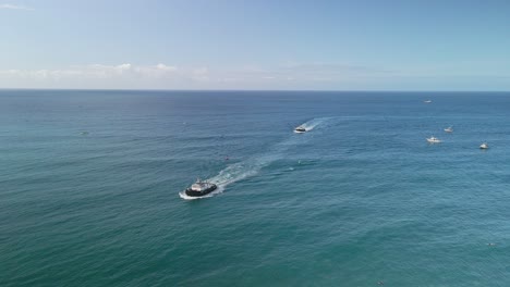 Aerial-view-of-tugboats-returning-to-Kewalo-basin-harbor-on-a-calm-day