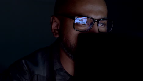 Man-at-Pc-Wears-Glasses-with-Blue-Light-Filter,-Eyesight-Protection