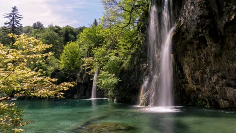 Timelapse-View-Of-Cascading-Waterfalls-At-Plitvice-Lakes