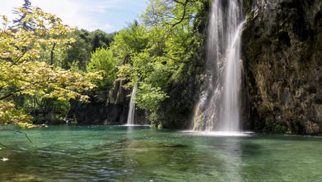 Time-lapse-View-Of-Cascading-Waterfalls-At-Plitvice-Lakes