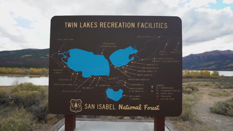 Twin-Lakes-Recreation-Facilities-Sign,-Colorado-USA,-San-Isabel-National-Forest,-Panorama