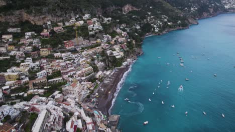 Breathtaking-Blue-Ocean-Water-on-Amalfi-Coast-town-of-Positano,-Aerial