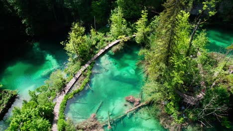 Aerial-Overhead-View-Of-Wooden-Boardwalk-Across-Plitvice-Lakes-And-Waterfalls-in-National-Park-in-Croatia