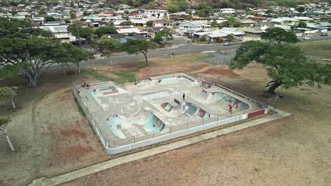 Aerial-view-of-skateboarders-at-a-bowl-park-in-Hawaii-kai-Oahu