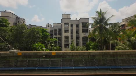Vista-De-La-Nueva-Línea-De-Metro-De-Mumbai-Desde-El-Interior-Del-Transporte-De-India