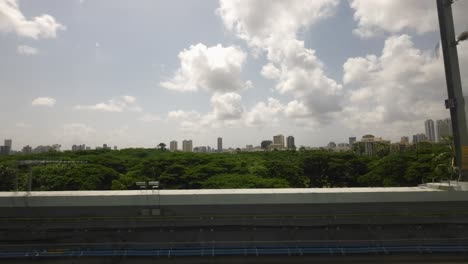 Mumbai-Neue-U-Bahn-Linie-Ansicht-Von-Innen-Indien-Transport-Malad
