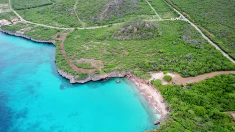 Aerial-view-dolly-in-tilt-down-of-a-hidden-beach-in-Westpunt,-Curacao,-Dutch-Caribbean-island