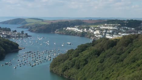 Aerial-reveal-of-the-coastal-Cornish-town-of-Fowey,-on-the-River-Fowey-in-Cornwall,-UK