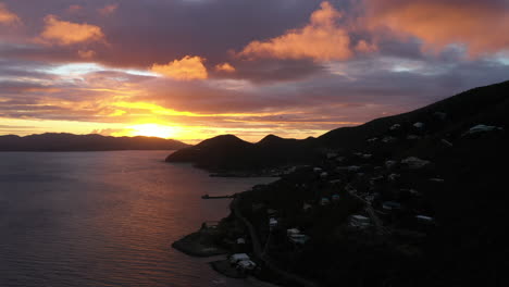 Britische-Jungferninseln---Luftaufnahme-Eines-Wunderschönen-Sonnenuntergangs-In-Tortola