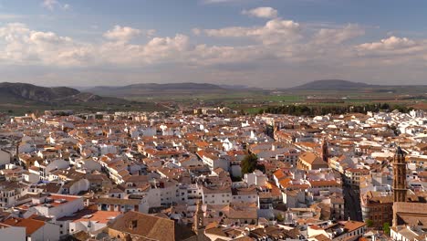 Schöne-Landschaft-In-Einer-Typisch-Andalusischen-Stadt-Im-Ländlichen-Spanien