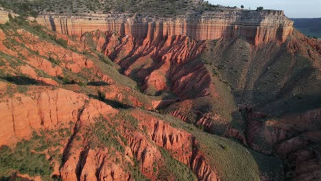 Red-dessert-canyon-view-in-Teruel,-Spain