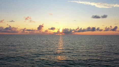 Südflorida-Antenne-Sonnenaufgang-über-Dem-Ozean