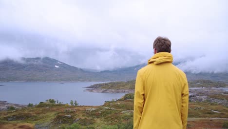 Dramatic-Norwegian-lake-landscape-in-the-mountain