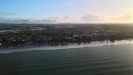 Sonnenuntergangsflüge-über-Neuseeland-Strand