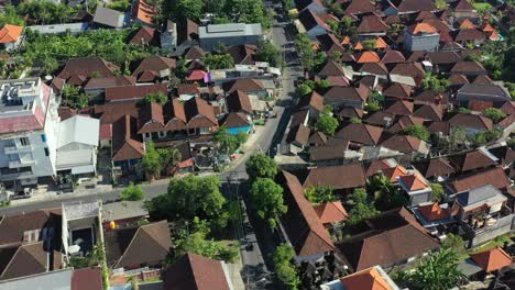 Aerial-Dolly-Zoom-In-Einer-Gabelung-In-Der-Straßenkreuzung-In-Bali-Indonesien