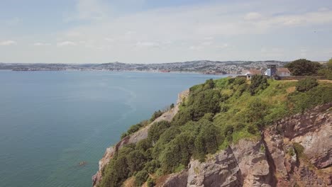 Zooming-out-of-beautiful-coastal-landscape-in-Torquay,-England