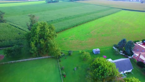 Landschaft-Der-Amischen-Und-Häuser-Der-Amischen-Per-Drohne
