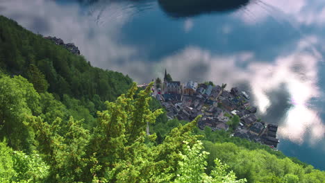 Stunning-cinematic-tracking-shot-high-above-Hallstatt,-Salzkammergut,-Austria