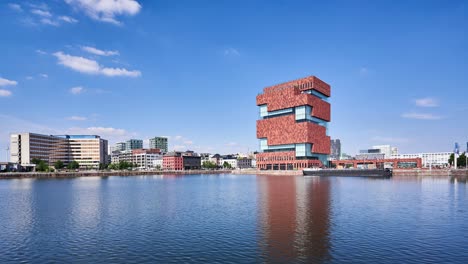 Antwerpener-Zeitraffer-Der-Alten-Docks,-Die-Mit-Modernen-Gebäuden-Und-Architektur-Regeneriert-Wurden