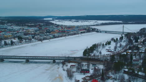 Cinematic-aerial-shot-reversing-from-the-two-bridges-in-Rovaniemi,-Finland