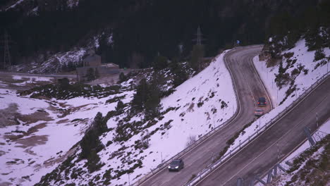 Cars-travelling-on-a-snowy-mountainside
