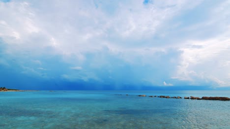 Calm-Caribbean-Sea-before-storm-with-beautiful-cloudy-sky,-Curacao-beach