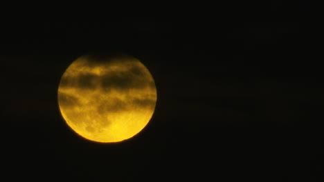 Stunning-realtime-long-lens-shot-of-a-full-moon-with-clouds-passing-in-front