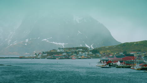 Reine,-Noruega-En-Un-Día-Ventoso