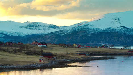 Timelapse-of-houses-at-sunset-on-the-Lofoten-Islands,-Norway