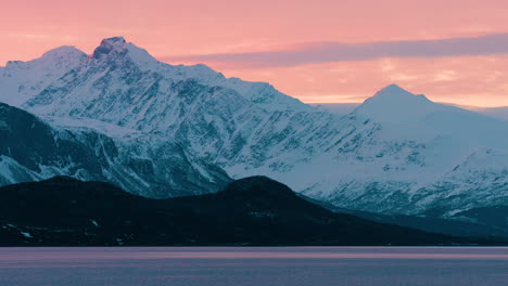 Stunning-sunset-shot-of-the-Lyngen-Alps-in-Norway