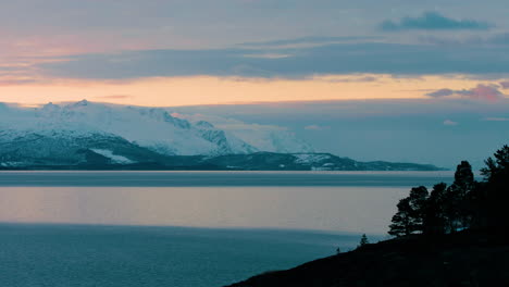 Impresionante-Foto-De-Los-Alpes-De-Lyngen-En-Noruega