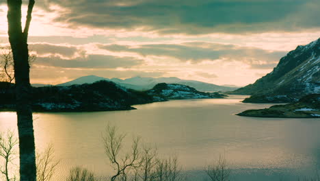 Atemberaubender-Cu-sonnenuntergang-Auf-Den-Lofoten,-Norwegen