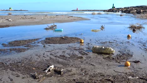 Ein-Standbild-Der-Auswirkungen-Der-Plastikverschmutzung-Auf-Die-Ozeane-Und-Wassersysteme-Des-Planeten