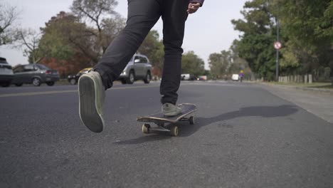 30FPS-SLOWMOTION-X4---Close-up-skateboard-skater-skating-on-the-street