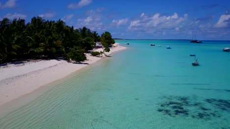 Top-view-of-secluded-beach-of-the-Bahamas-on-shore-of-turquoise-sea